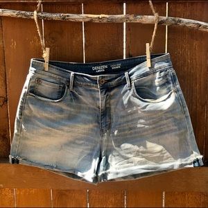 Denizen Levi’s High-waisted Light-wash jean shorts